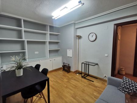 Apartamento de alquiler en Calle Azafranal, Barrio del Centro - Photo 2