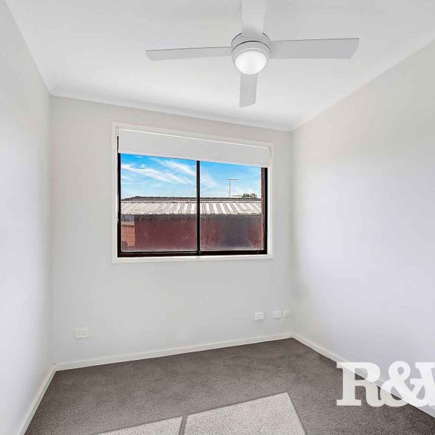 REDUCED RENT - IMMACULATE PRESENTATION - Photo 1