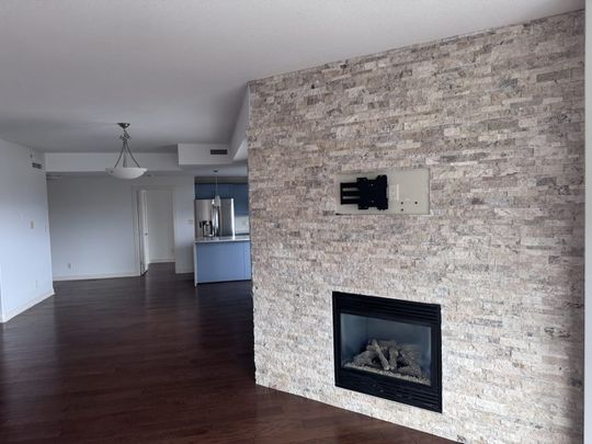 Spacious 2-Bedroom, 2-Bath Condo for Rent in Downtown Kelowna - Photo 1