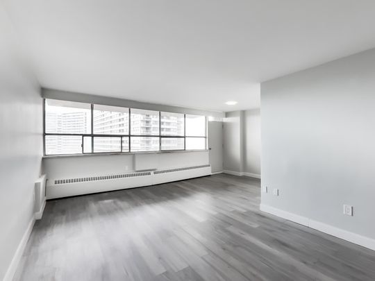 For Lease - 65 Thorncliffe Park Drive Unit# 907, Toronto, Ontario - Photo 1