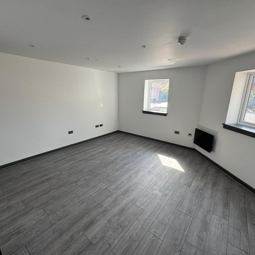 Apartment 6, Sterling House, Oaks Drive, Wolverhampton, WV3 9FA - Photo 1