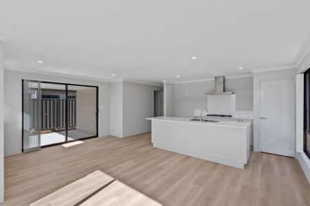 Brand New 5 Bedroom House in Prime Dudley Park Location - Photo 3