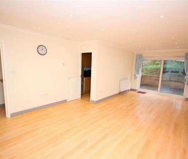 3 bedroom semi-detached house to rent - Photo 6