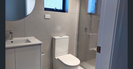 Five Bed Family House in Austral For Lease - Photo 3