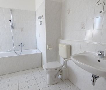 ERSTBEZUG - RAUM mit EBK und Blick ins GRÜNE! - Foto 6