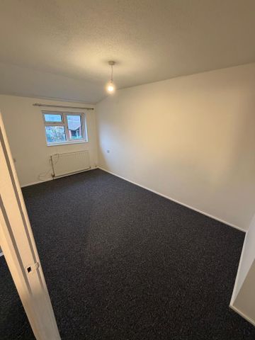 3 bedroom end of terrace house to rent - Photo 4