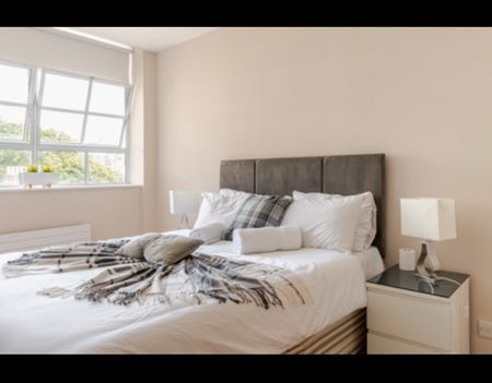 2 Bed Flat, Princes House, BN1 - Photo 3