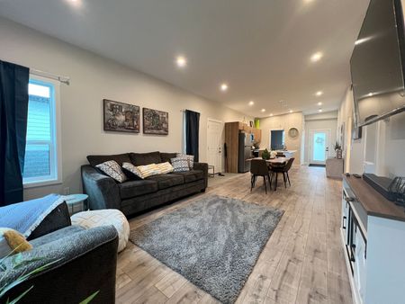 Brand New 3 Bedroom Townhome - Photo 2
