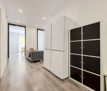 Very bright double room in Barcelona - Photo 2