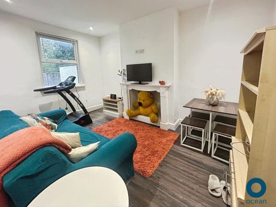 1 bedroom in a house share to rent - Photo 1