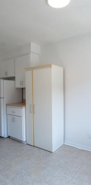 1 Bed, 1 Bath - 575 32e Avenue, Lachine - Photo 1