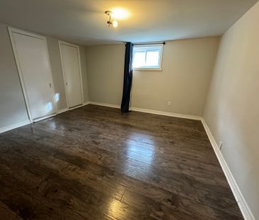 **ALL INCLUSIVE** Large 1 Bedroom Lower Unit in Welland!! - Photo 5