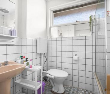 CAR SPACE | PUBLIC TRANSPORT | MODERN UNIT - Photo 5