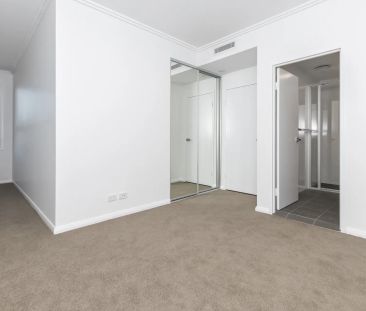 Understated Style - Photo 5