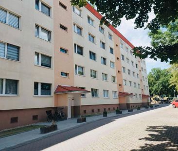 Renovierte 3 -Raumwohnung mit Balkon in Merseburg West - Photo 1