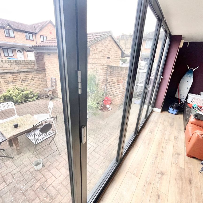 Room in a Shared House, John Maurice Close, SE17 - Photo 1