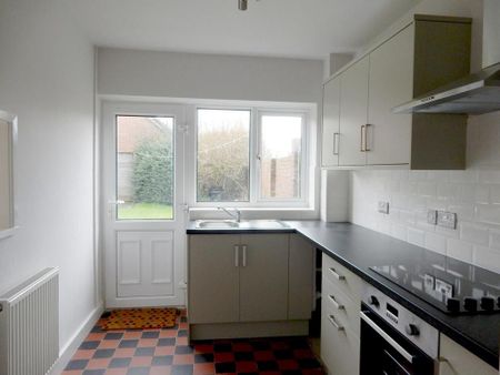 3 bedroom semi-detached house to rent - Photo 3