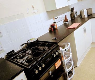 Room in a Shared Flat, Oxenford Street, SE15 - Photo 5