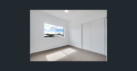 NEAR NEW - AMAZING LOCATION 3 BEDROOM DUPLEX - Photo 2