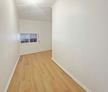Spacious Character Villa in a Prime Central Location - Photo 6