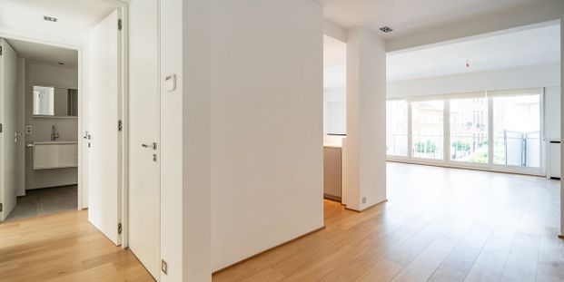 Appartement te huur in Ukkel voor € 2.700 met 3 slaapkamers - Foto 1