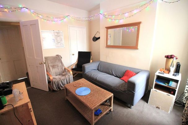 4 bedroom terraced house to rent - Photo 1