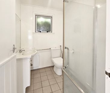 ONE TREE HILL - 2 bedroom unit WATER INCLUDED - Photo 5