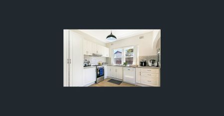 Three bedroom home in West central to all facilities - Photo 3