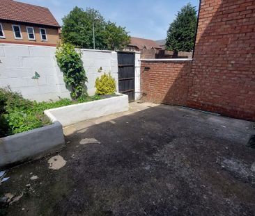 3 bedroom terraced house to rent - Photo 2