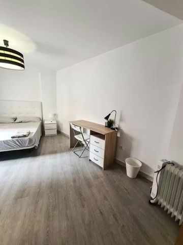 Carrer de Peris Mencheta, Valencia, Valencian Community 46020 - Photo 2