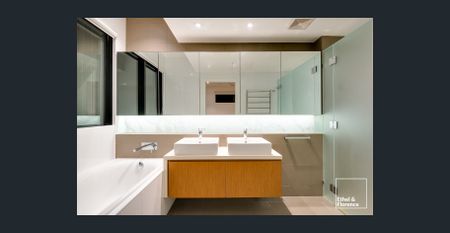 LIVE DIFFERENT - Photo 3