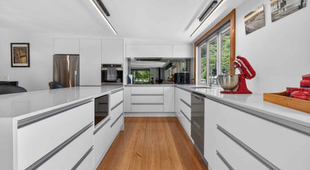 Days Bay, 7 Bedroom 3 Bathroom - Photo 5