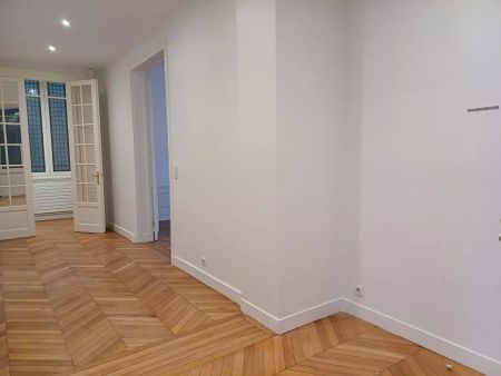 location Appartement T5 DE 220m² À PARIS - Photo 3