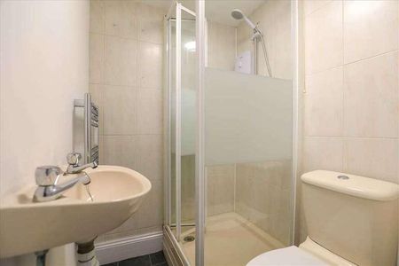 High Street, Burton Latimer, NN15 - Photo 4