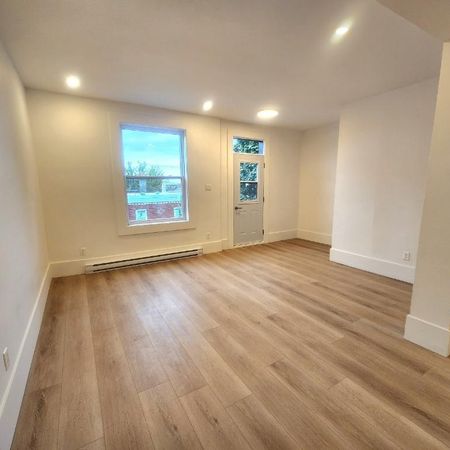 ** Because You Deserve to Live on the TOP Floor, Verdun ** - Photo 4