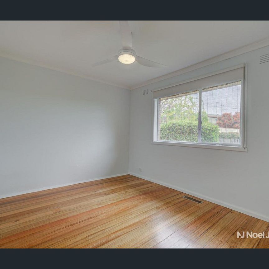 FANTASTIC FIND IN CONVENIENT LOCATION - Photo 1