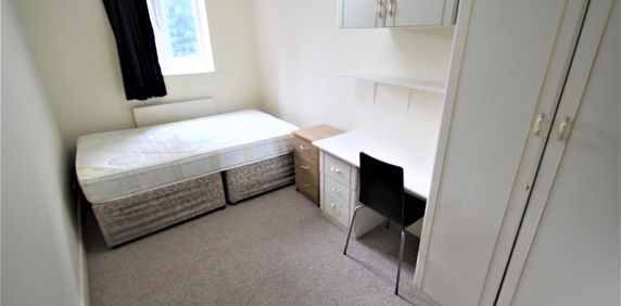 3 bedroom apartment to rent - Photo 2