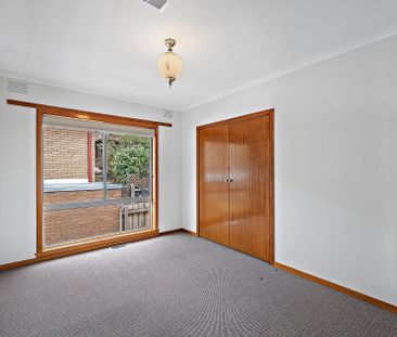 12 Larnook Crescent, Mooroolbark - Photo 2