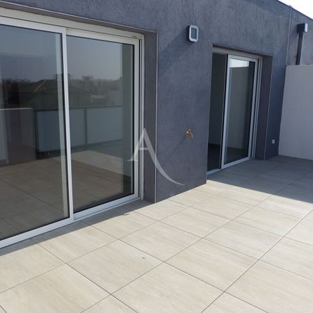 Location Appartement 3 pièces 71m² - Photo 3