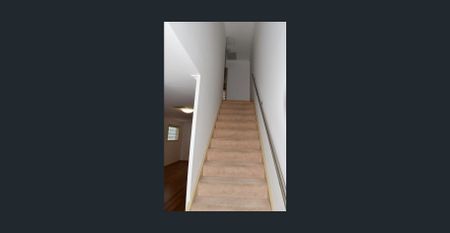 2 bedroom flat attached to the side of the house. - Photo 2