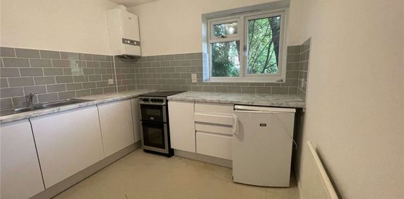 A ground floor flat is located less than a mile from Marlow High Street - Photo 2