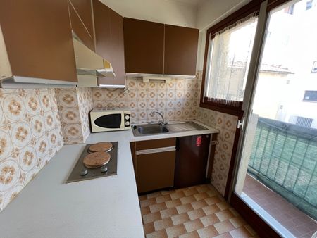 À louer – Studio meublé avec balconnet et cave – Toulon (Avenue de Genève, quartier Saint-Jean) - Photo 4