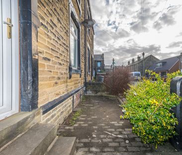 EAST PARK STREET MORLEY LEEDS - Photo 2