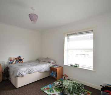 2 bedroom end of terrace house to rent - Photo 4