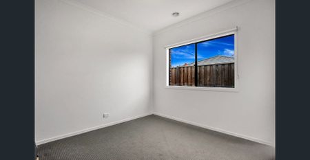 Lovely Family Home in Werribee - Photo 4
