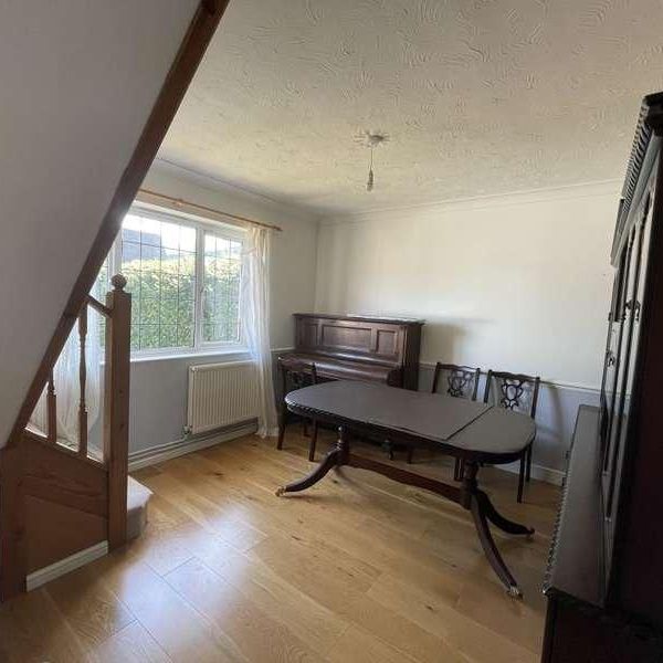 Farmoor, Oxforshire, OX2 - Photo 1