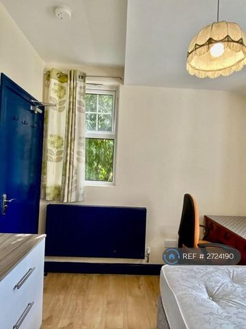 1 bedroom in a house share to rent - Photo 5