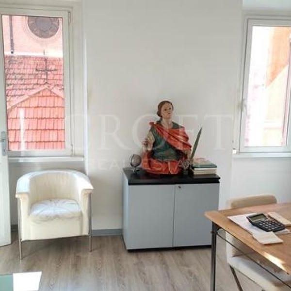 Piazza di Spagna-Terrace: Bright, renovated 1 bedroom, 1 bath flat. Living room, spacious bedroom, walk in closet. Parquet floors, air conditioning, bright, silent, near shops, services and transport on quiet street. Ref 284 - Photo 1