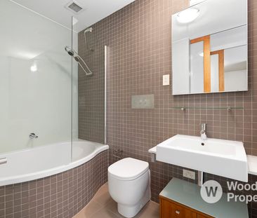 Experience St Kilda Living at Its Finest – Spacious Studio Apartmen... - Photo 3