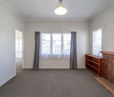 Renovated Three-Bedroom Home - 1 weeks free rent - Photo 2